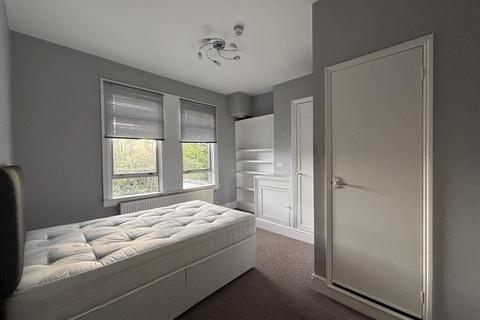 1 bedroom in a house share to rent, Cedar Road, Cricklewood