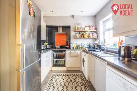 4 bedroom semi-detached house for sale, Vale Road, Dartford, DA1