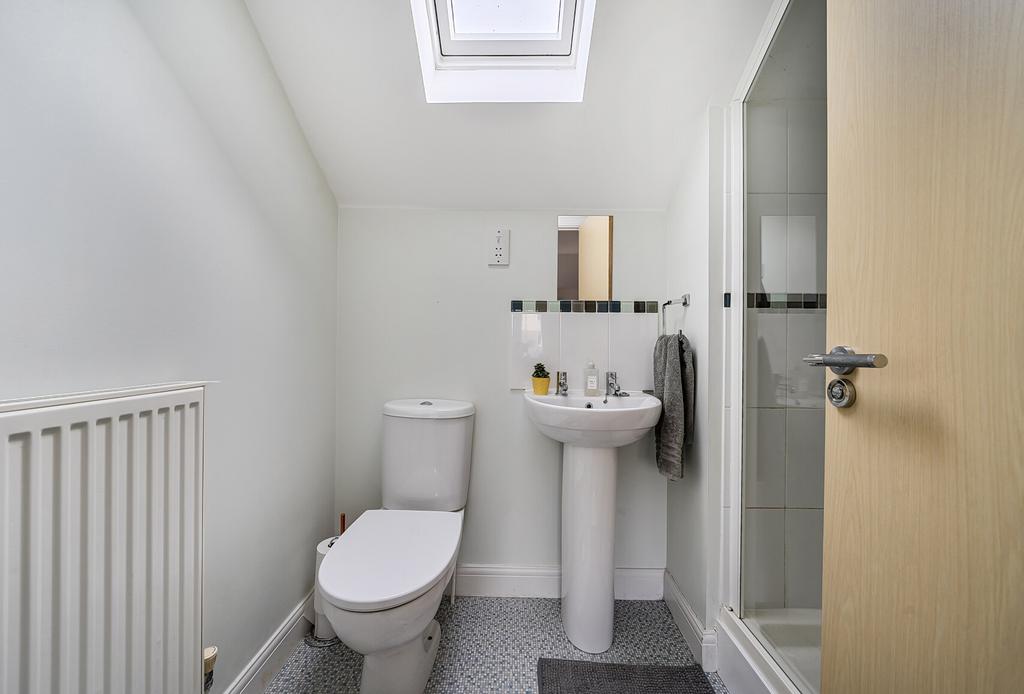 En-Suite (Bedroom 2)