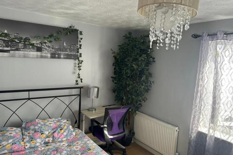 1 bedroom in a house share to rent, Elmore, Swindon SN3