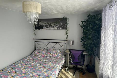 1 bedroom in a house share to rent, Elmore, Swindon SN3