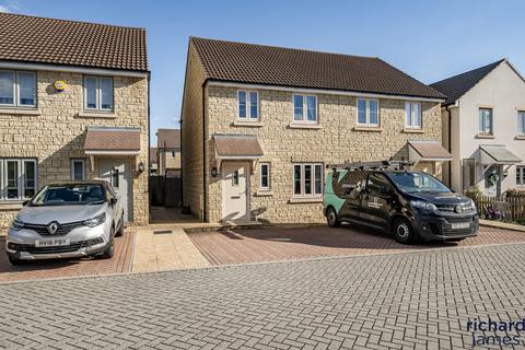 3 bedroom semi-detached house for sale, Robinscroft, Swindon, SN25