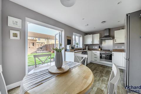 3 bedroom semi-detached house for sale, Robinscroft, Swindon, SN25
