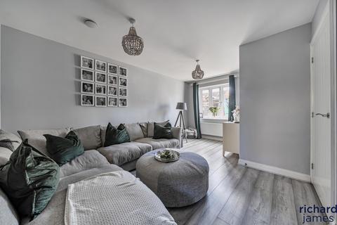 3 bedroom semi-detached house for sale, Robinscroft, Swindon, SN25