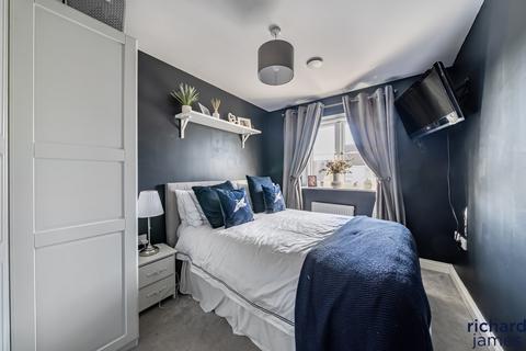 3 bedroom semi-detached house for sale, Robinscroft, Swindon, SN25