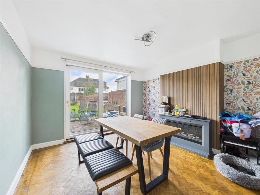 CAM02295 G0-PR0290-STILL009.jpg