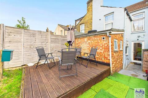 3 bedroom terraced house for sale, Gordon Road, Strood