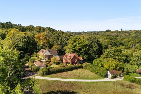 Petworth Road, Haslemere, GU27