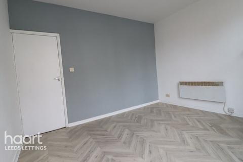1 bedroom terraced house to rent, Longroyd Grove, Leeds