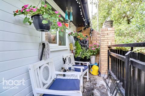 37 Bartlow Side, Basildon, SS13 1RE