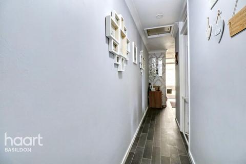 37 Bartlow Side, Basildon, SS13 1RE