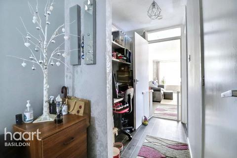 37 Bartlow Side, Basildon, SS13 1RE