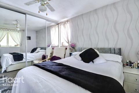 37 Bartlow Side, Basildon, SS13 1RE