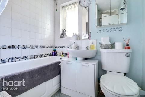 37 Bartlow Side, Basildon, SS13 1RE