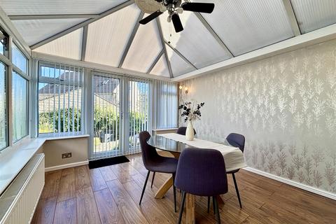 3 bedroom semi-detached house for sale, Winscar Avenue, Bradford BD6