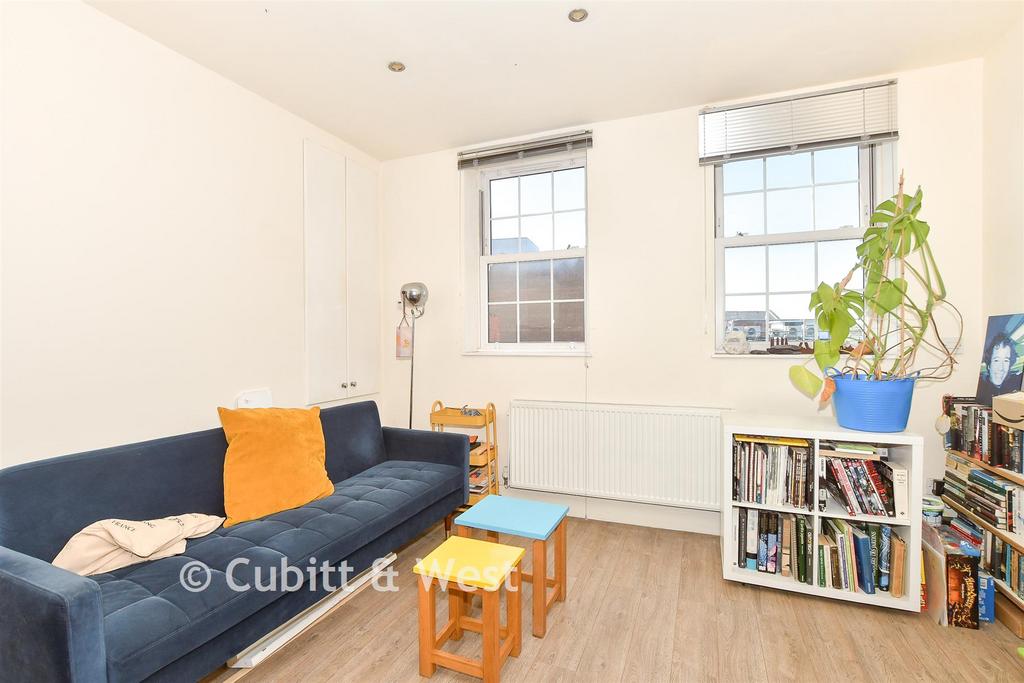 Kitchen/ Lounge