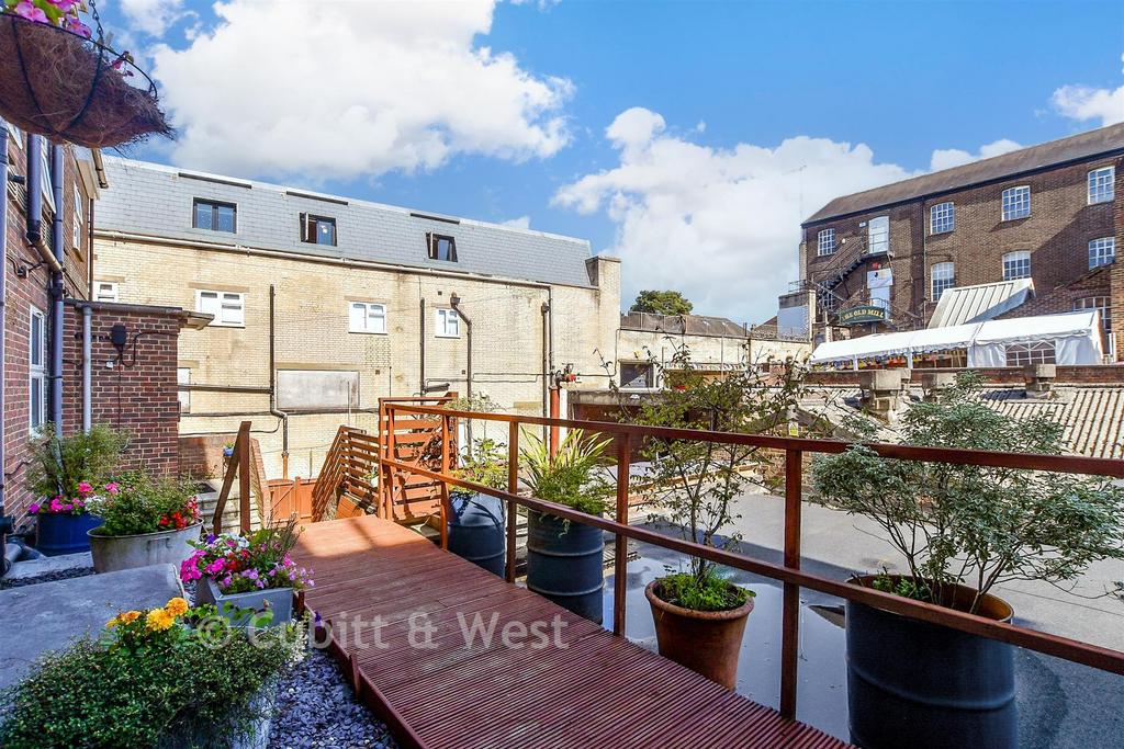 External Lifestyle Photograph