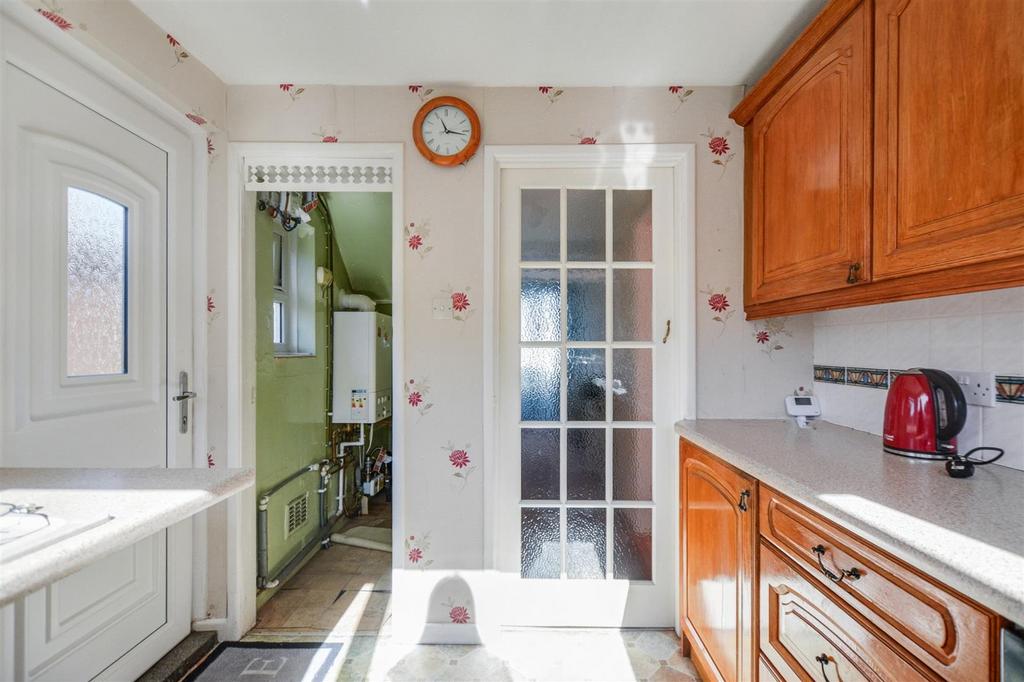 Kitchen 2.jpeg