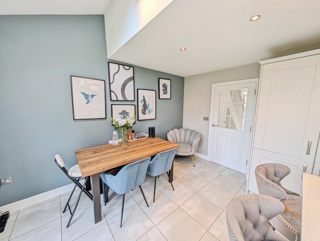Pbox-dining room-341414.jpg