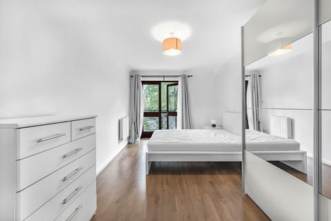 2 bedroom flat to rent, Goodhart Place, London, E14