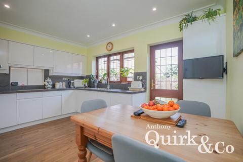 4 bedroom detached house for sale, Long Road, Canvey Island, SS8