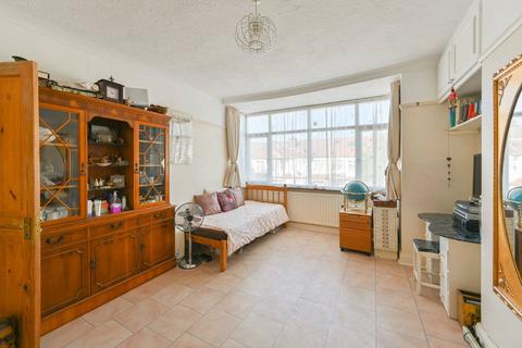 2 bedroom maisonette for sale, Streatham Road, Mitcham, CR4