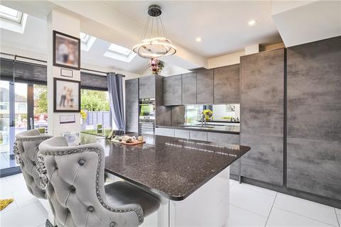 6 Nursery Road, Guiseley, Leeds, LS20 9DQ