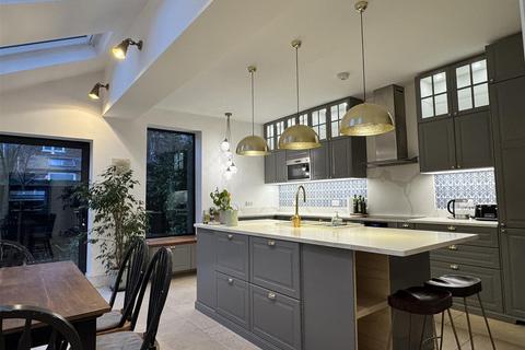 4 bedroom house to rent, Claude Road, Manchester