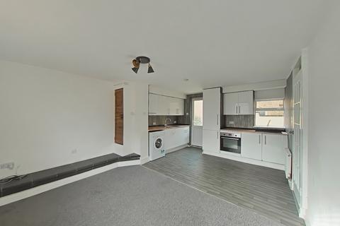 2 bedroom flat to rent, Villiers Road, Watford WD19