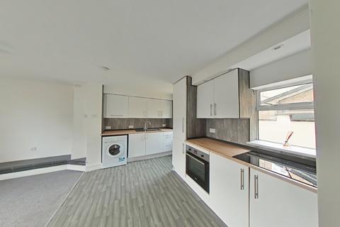 2 bedroom flat to rent, Villiers Road, Watford WD19