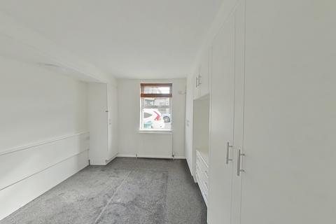 2 bedroom flat to rent, Villiers Road, Watford WD19