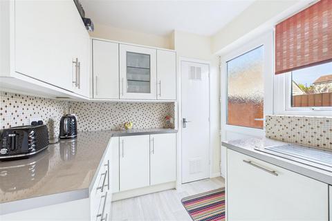 2 bedroom semi-detached bungalow for sale, Modern home in quiet Clevedon cul-de-sac