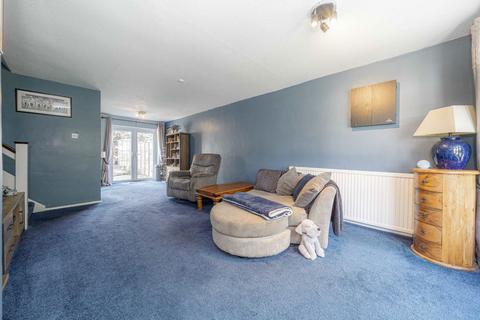 undefined, Fairlawns, Sunbury-On-Thames TW16
