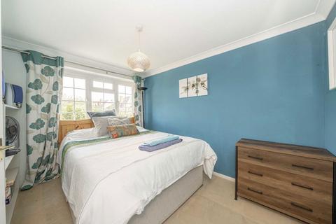 undefined, Fairlawns, Sunbury-On-Thames TW16