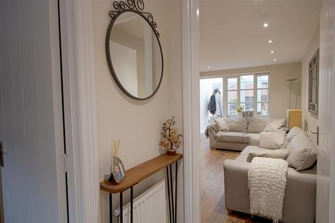 2 bedroom terraced house for sale, Whitesmith Drive, Billericay CM12