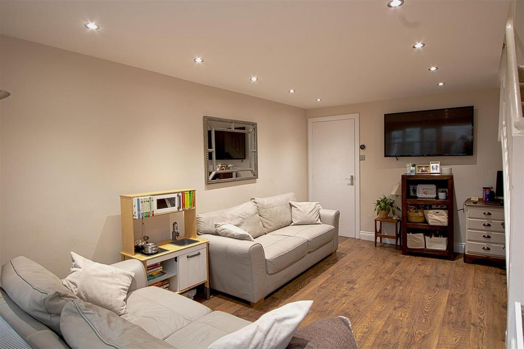 Lounge 2w.jpg