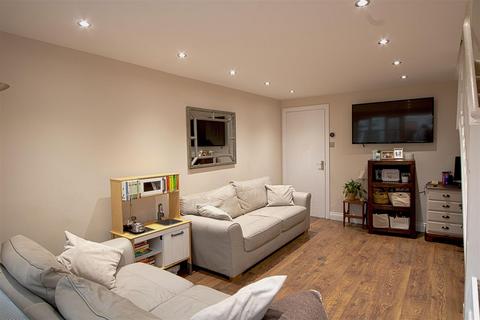 2 bedroom terraced house for sale, Whitesmith Drive, Billericay CM12