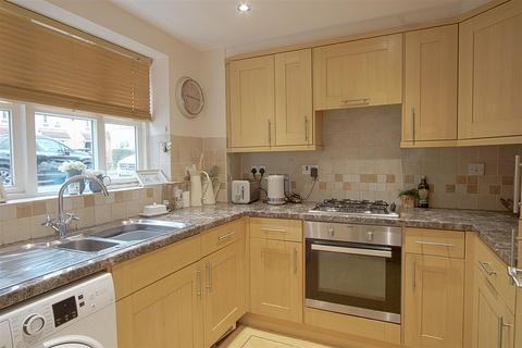 2 bedroom terraced house for sale, Whitesmith Drive, Billericay CM12