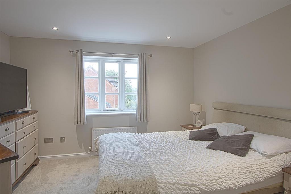 Bed 1.jpg