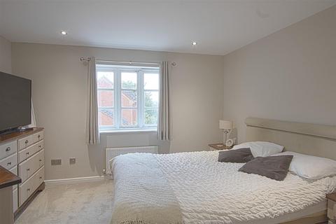 2 bedroom terraced house for sale, Whitesmith Drive, Billericay CM12