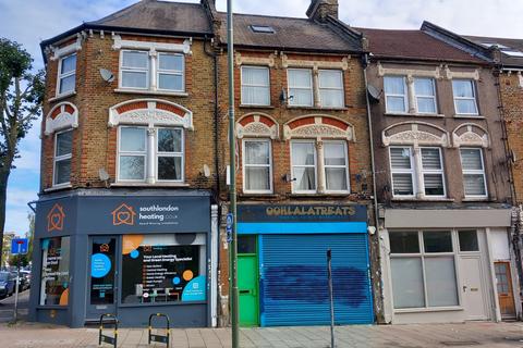 1 bedroom in a flat share to rent, High Street, London SE20