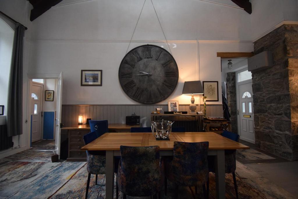 Dining Area.JPG