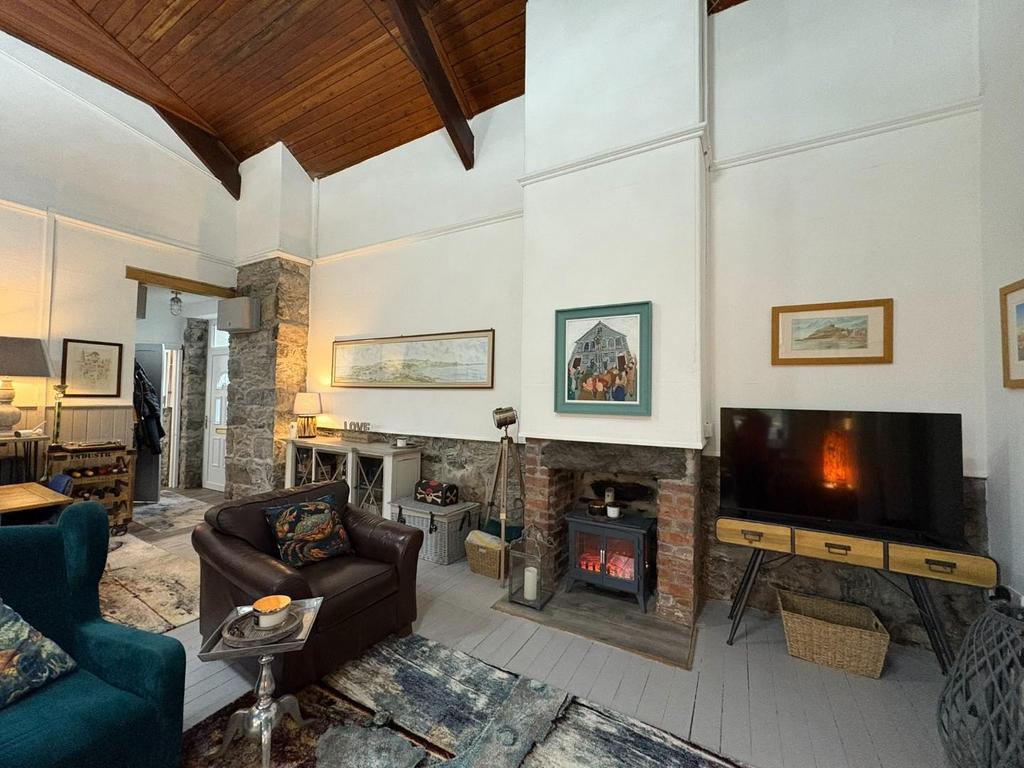 Living Area (3).JPEG