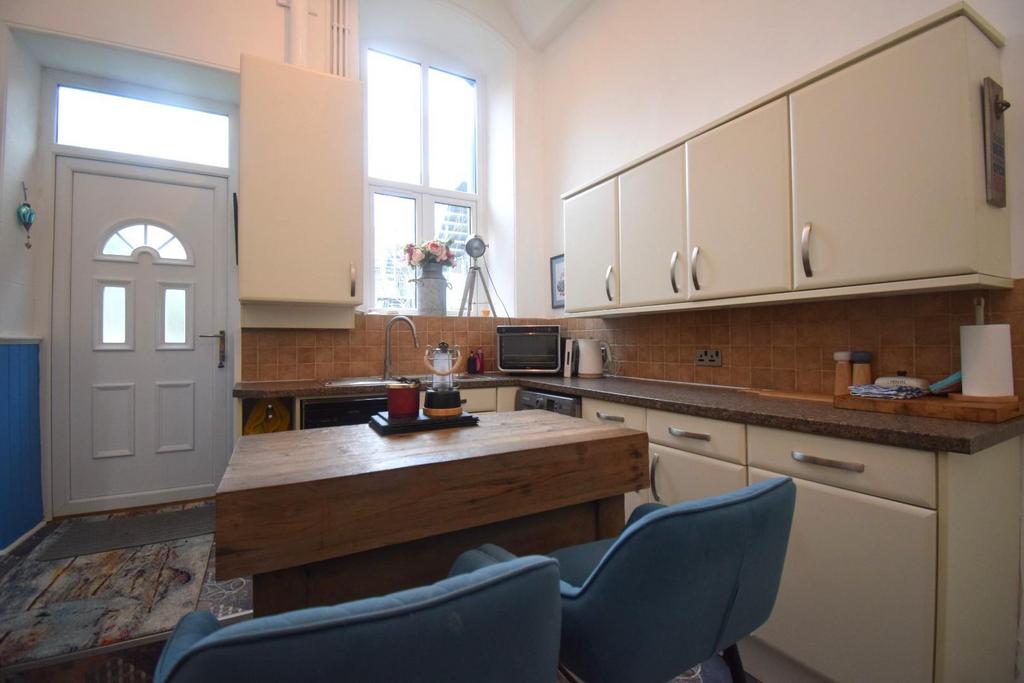 Kitchen 2.JPG