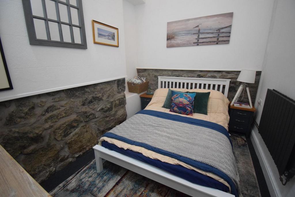 Bedroom 2.JPG