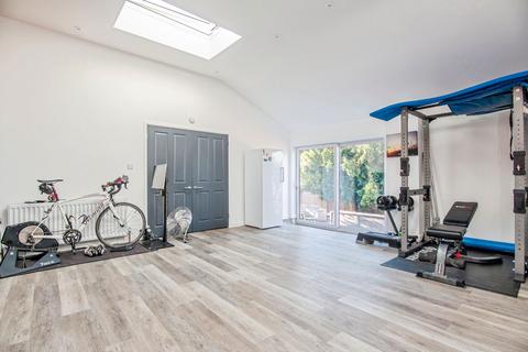 10 Aylestone Drive, Hereford, HR1 1HT