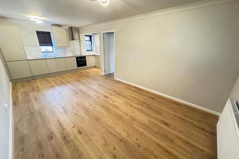 1 bedroom flat for sale, Leacroft, Staines-upon-Thames TW18