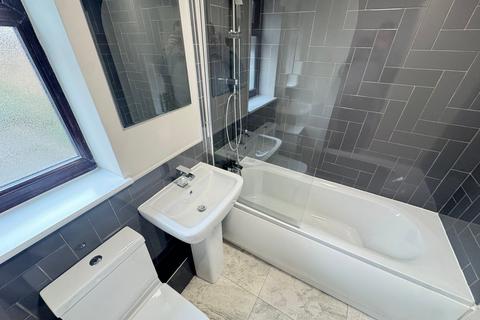 1 bedroom flat for sale, Leacroft, Staines-upon-Thames TW18