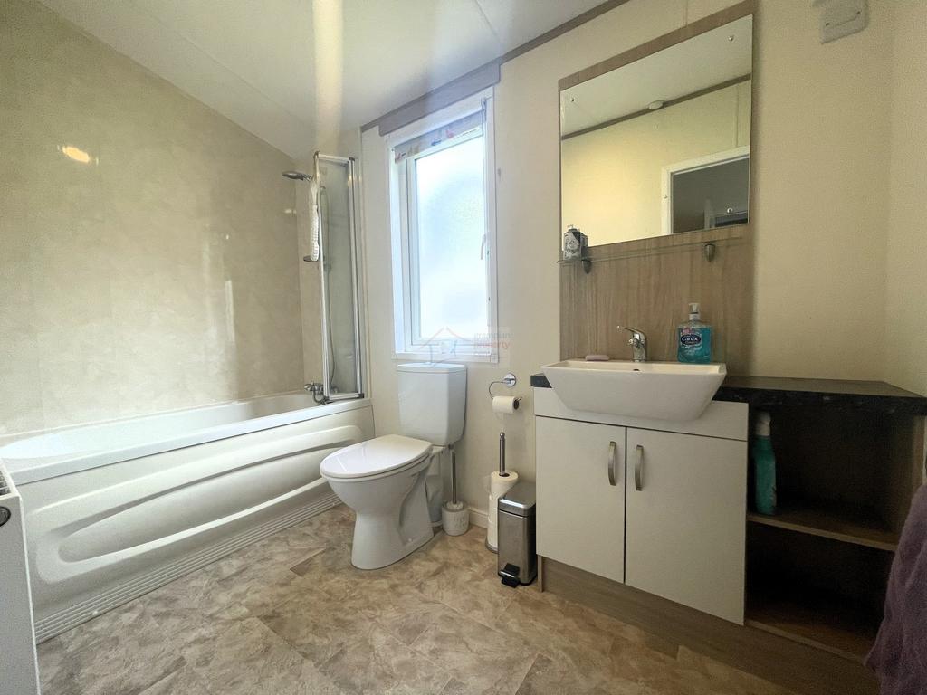 En-Suite Bathroom