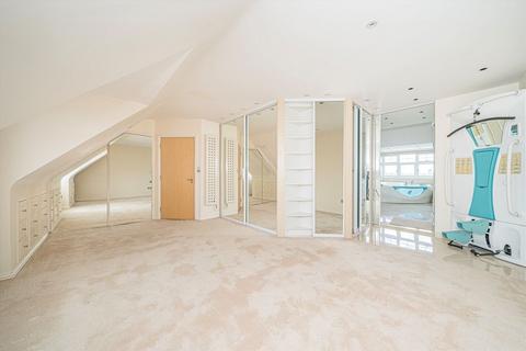 undefined, Staines Road East, Sunbury-On-Thames TW16